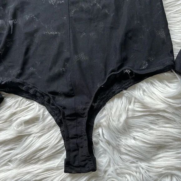 Missguided sheer lace bodysuit - Picture 4 of 12